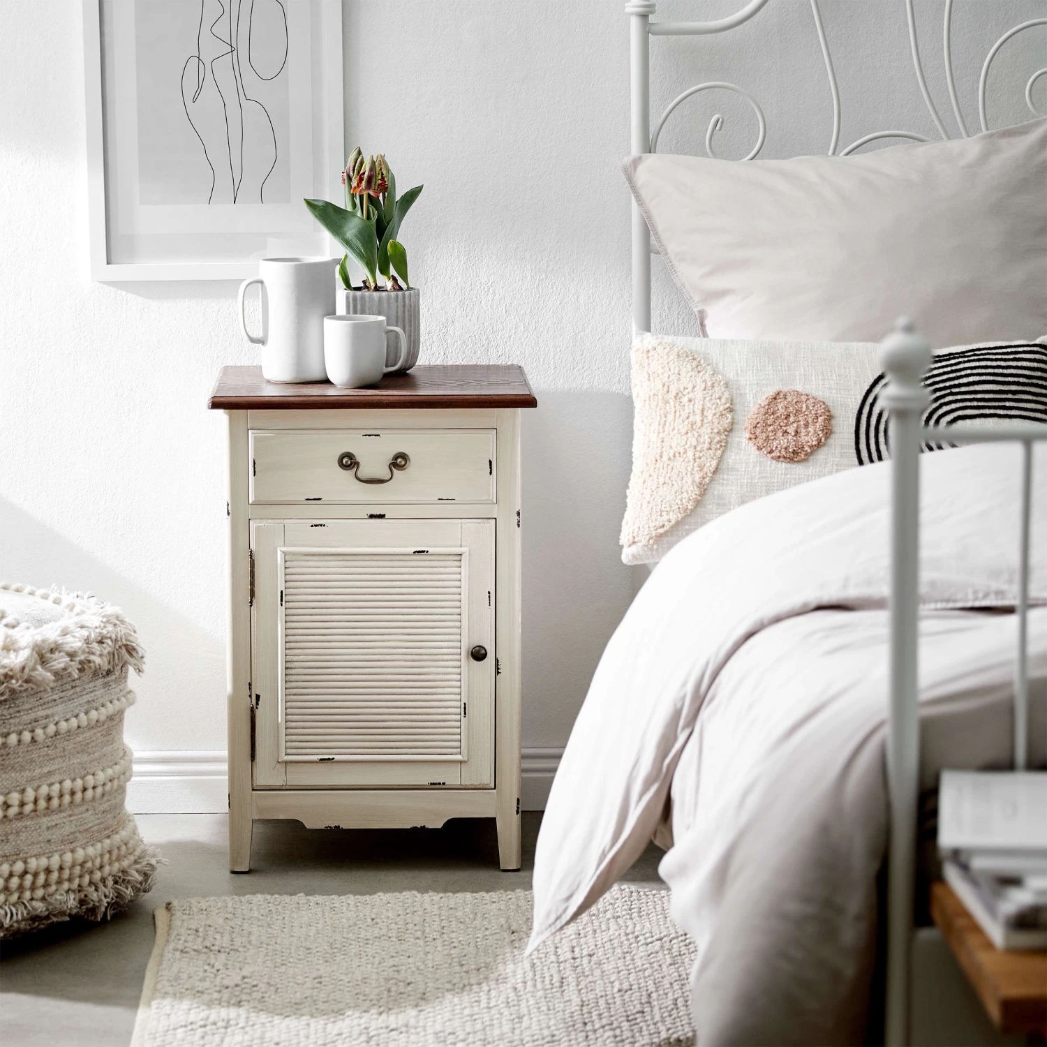 Nachttisch CABOTT COVE In Creme-Braun 3 Nachttisch CABOTT COVE In Creme-Braun – Bild 2