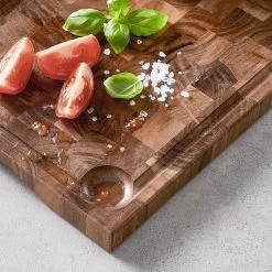 Schneidebrett Mit Saftrille Und Intarsien L 50 X B 27cm ACACIA In Braun -Zuhause Dekoration Store butlers schneidebrett mit saftrille und intarsien l 50 x b 27cm acacia in braun 9