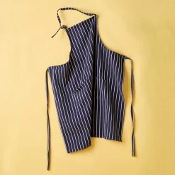 Schürze BUTCHERSTRIPE In Dunkelblau -Zuhause Dekoration Store butlers schurze butcherstripe in dunkelblau 2