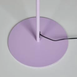 Stehleuchte TOPEE In Violett -Zuhause Dekoration Store butlers stehleuchte topee in violett 4