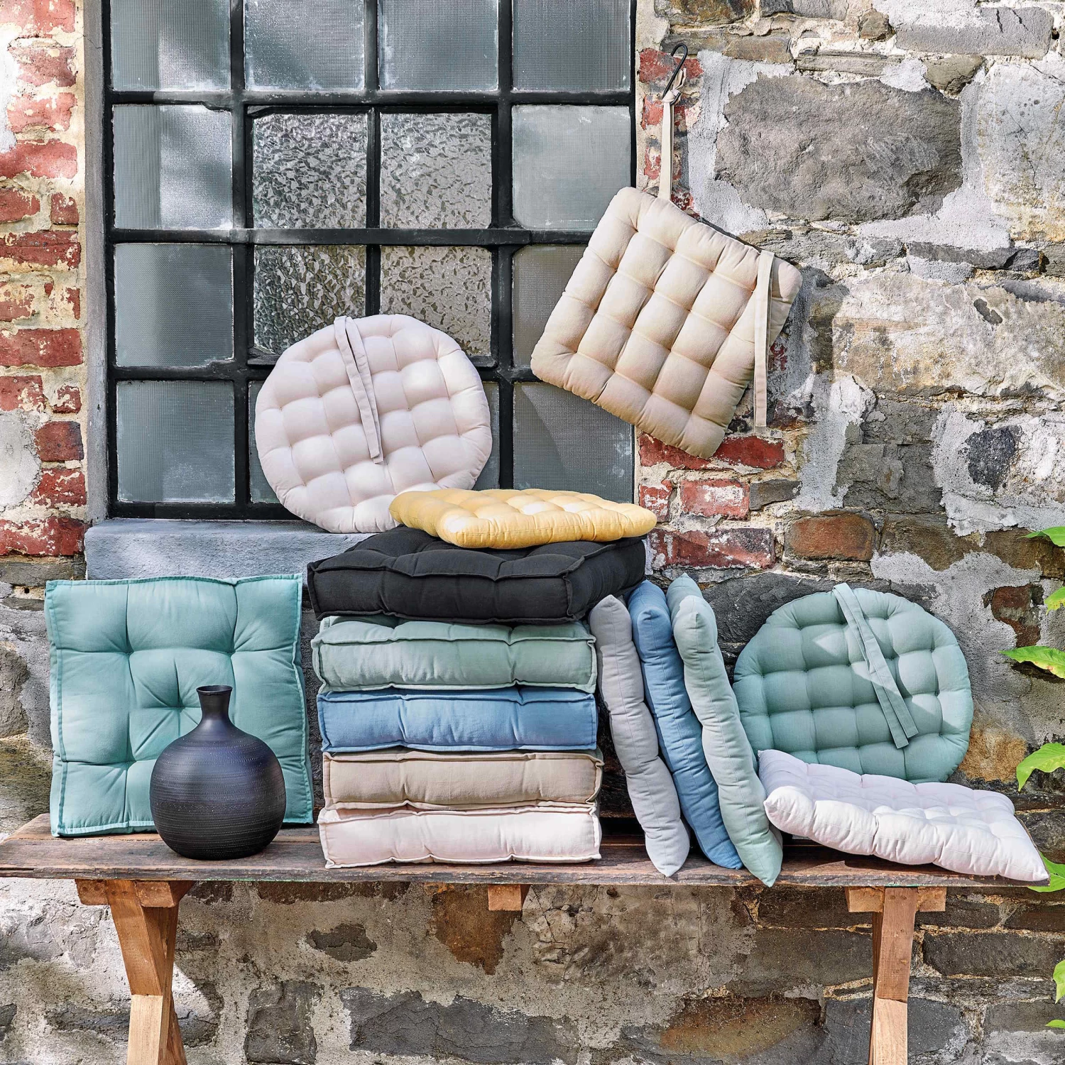 Stuhlkissen Mit Bändchen L 35 X B 37cm SOLID In Schwarz 4 Stuhlkissen Mit Bändchen L 35 X B 37cm SOLID In Schwarz – Bild 2